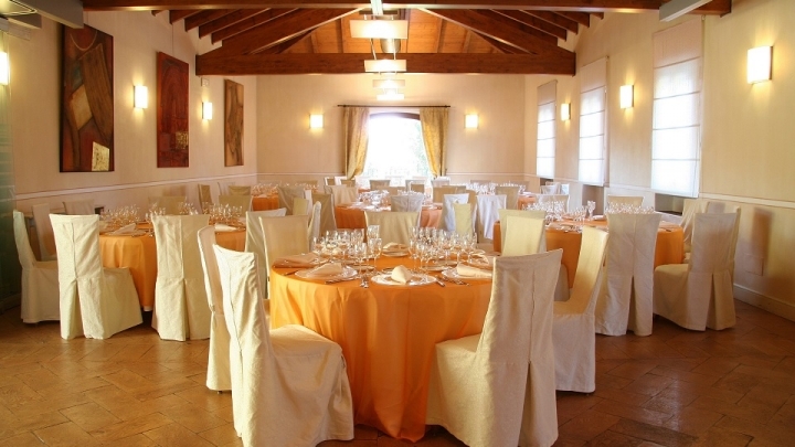 Sala ristorante apparecchiata Foto - Capodanno Villa Bregana a Carnago