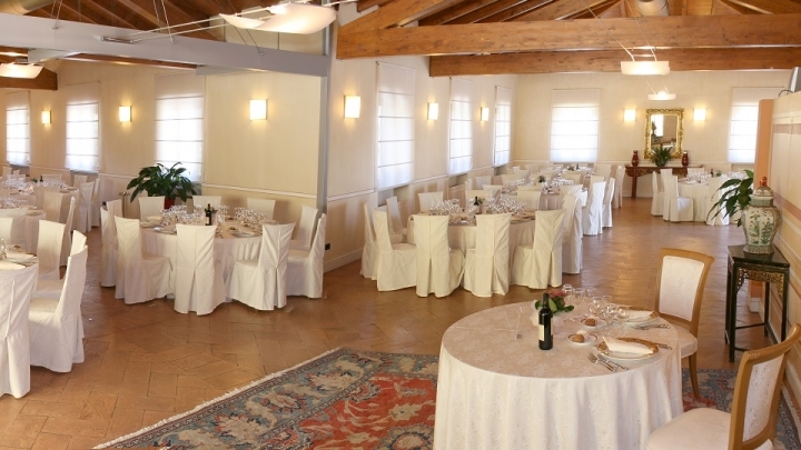 Sala ristorante tavoli Foto - Capodanno Villa Bregana a Carnago